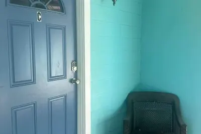 Image de Cozy Oasis |5 mins to Beach & Downtown