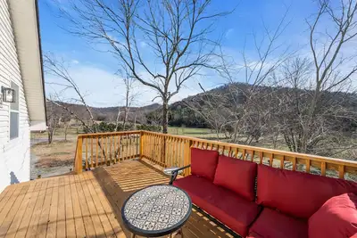 Image de Serene getaway, refreshing, King bed, 75\" smart Tv