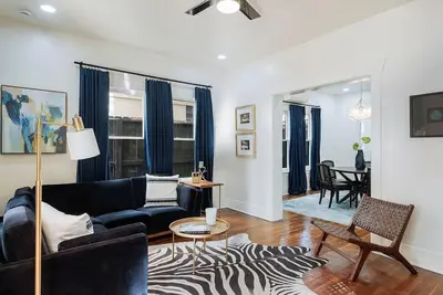 Image de Your Montrose Roseland Home, Sleeps 12/4br/2ba, 4pa