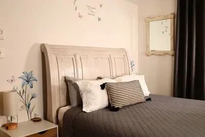 Image de Extended Stays~ Private, Quiet, 2br w/ workspace!