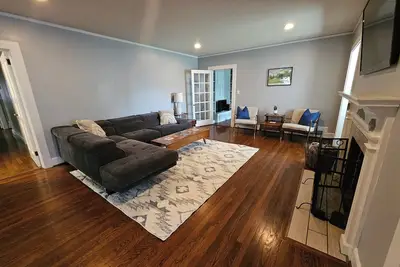 Image de Beautiful historic Summerville home minutes from National/Masters and downtown.