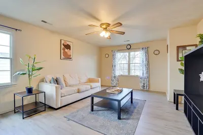 Image de Walk to Fairgrounds! Hagerstown Townhome w/ Deck