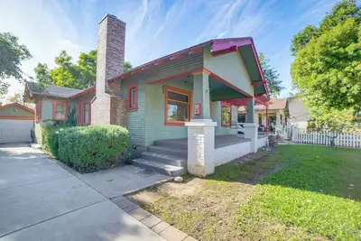 Image de Home 1/2 Mi to Dtwn Riverside: Families Welcome!