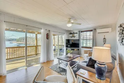 Image de Lake Haven on Lake Hartwell: Home w/ Dock!