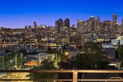 Image de Upscale Seattle retreat: lake/skyline views/Fifa