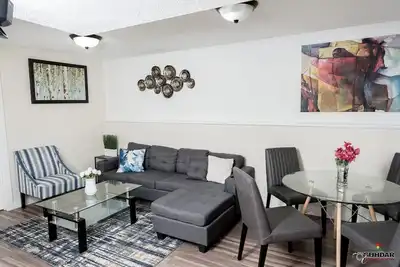 Image de Cozy 2-Bedroom Suite | Private Access | Near Everything