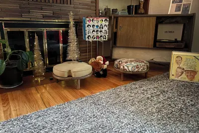 Image de 3-bedroom house in serene Redding with cool Ac breeze