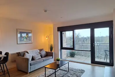 Image de Cosy Flat with River-view balcony, free secure parking, and city centre location