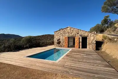 Image de Bella Sotta : bergerie contemporaine avec piscine chauffée