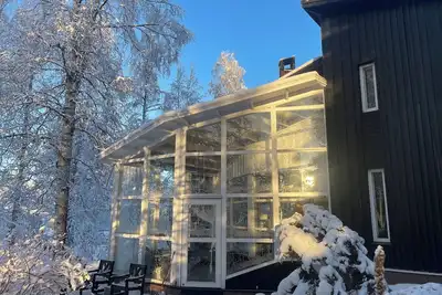 Image de Arctic Black House, Big Wooden Family House.