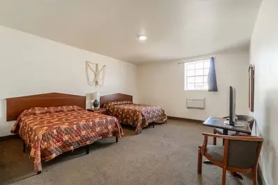 Image de 2 Pet-Friendly Rooms near Camille Lightner Playhouse