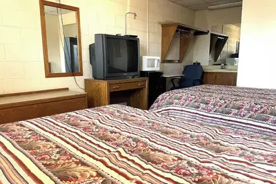 Image de Hwy 75 Adventure Stopover | Museums & Osage Hills State Park | Free Parking