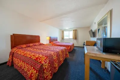 Image de Affordable Comfort Steps from South Waterfront City Park – Just 6 Miles Away