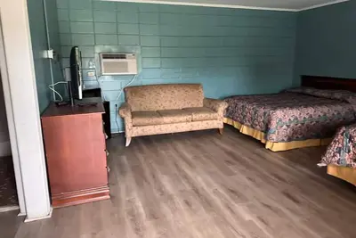 Image de 3 Rooms - Family-Friendly Stay w/ Free Parking – Near Parks & Recreation