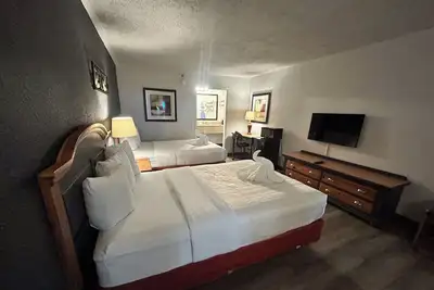 Image de 4 Relaxing Stays | Arcade, Parks Nearby + Free Breakfast Included