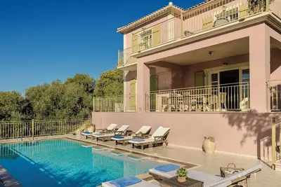 Image de Nikolas - Trois Chambres Villa, Couchages 6