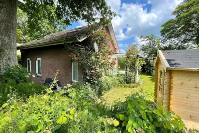 Image de Cosy detached simple bungalow within walking distance of Lake Veere (beach) and marina.