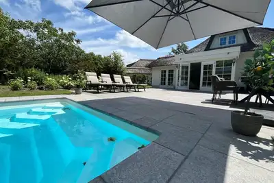 Image de Enjoy a wonderful holiday in this spacious and comfortable villa, ideal for families.