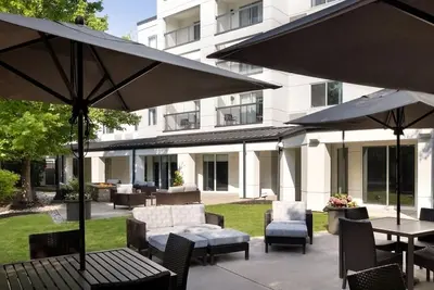 Image de Practical Room with 2 Queen Beds with Easy Access to Dining & Business Areas