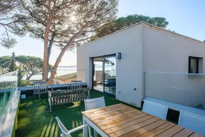Image de Duplex lumineux, toit-terrasse, vue mer, plage en face Golfe de Saint Tropez