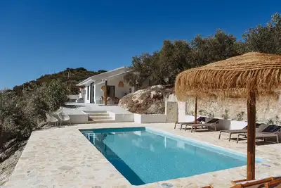 Image de Casa del Valle : une charmante maison de vacances avec piscine privée pour 6 personnes à Iznájar.