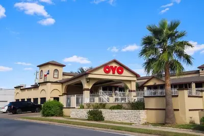 Image de 1 Unit | Fun Family Pool Escape • 2 Queen Beds & Pet Friendly