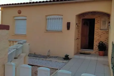 Image de Agréable maison meublée avec terrasse et terrain clôturé