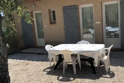 Image de Gite de 60 m2 dans une propriété fermée avec parking