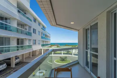 Beachfront Condominium w/ Pool in Morro das Pedras - Pros