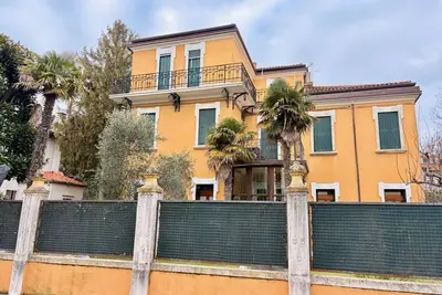Image de Vacances à la mer au Lido de Venise : confort et charme dans un style Art nouveau