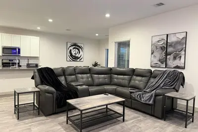 Image de Spacious 5 Br 3 Bath with Ping Pong Table and Air Hockey
