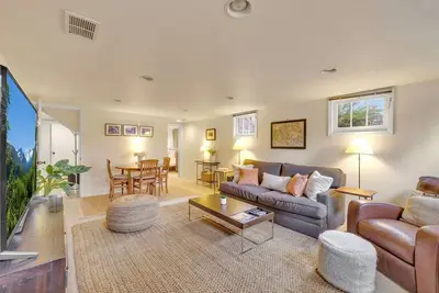 Image de Large private 1 bedroom apartment in prime Seattle neighborhood near Uw