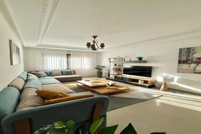 Image de Élégance - Calme en Plein Centre Ville