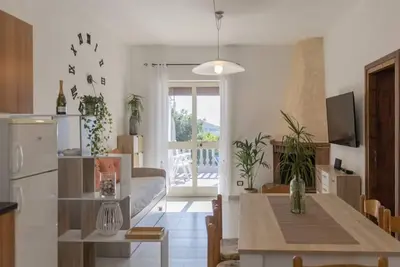 Image de Large terrace with view over the Gulf of Lacona