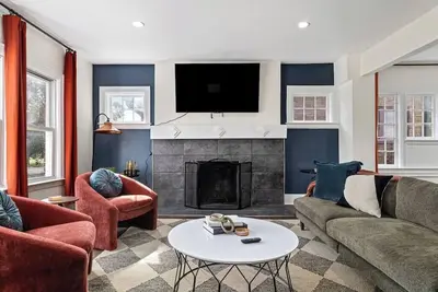 Image de Stay in a beautifully restored Vintage Mowtown