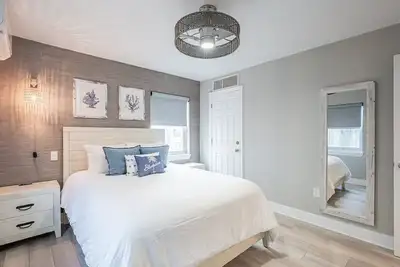 Image de Chic Coastal Hideaway w/ Stunning Bayfront Scenes