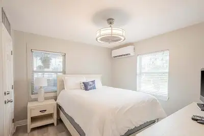 Image de Enjoy Gulf Breezes at This Modern Beachside Oasis