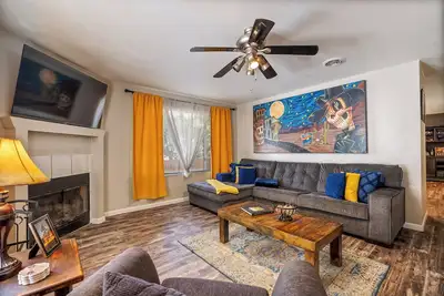 Image de 1 Mile to Lake: Wooded Retreat w/ Deck!