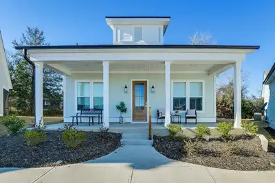 Image de Lake Greenwood Access: Modern Escape w/ Patio!