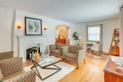 Image de Bring the Family! Mid-Century Modern Gem in Euclid