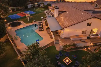 Image de Resort Backyard! Heated Pool+Hot Tub, Pickleball