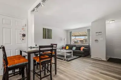 Image de Cozy 3br | 4 Beds | Free Parking | Near Downtown