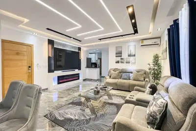 Image de Luxury 2br • Private Pool & Patio Oasis