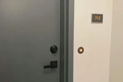 Image de Tonight’s stay just upgraded—brand-new luxury in Tucker.