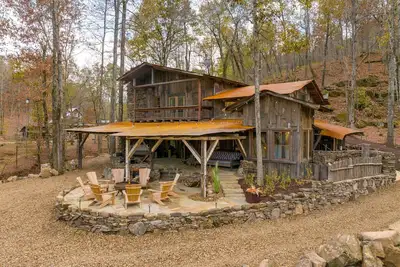 Image de Mother of Pearl Cabin Perfect for large groups includes - 2 Hot Tubs - 2 Utv's