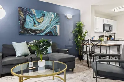 Image de Stylish 2br in Downtown, Pool/Gym, near Airport