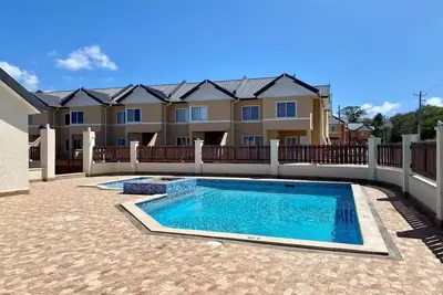 Image de Private 3br Townhouse | Gated Community w/ Pool
