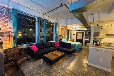 Image de Urban Forge Loft! Walk to Beale St, Fed Ex Forum, The Peabody, etc. Free parking