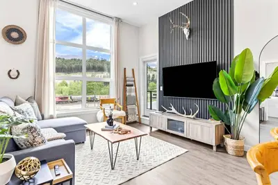 Image de Luxe 3br Golden Hideaway on Top Floor, Balcony & Bbq