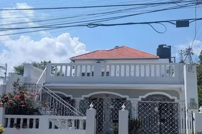 Image de Grand appartement de 2 chambres à l'étage à Portmore Pines